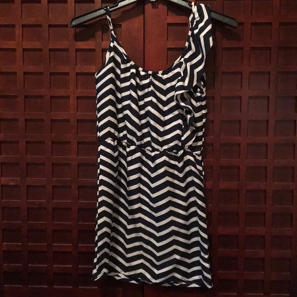 Blue and white zig-zag pattern Envy Me dress. - Picture 3 of 5